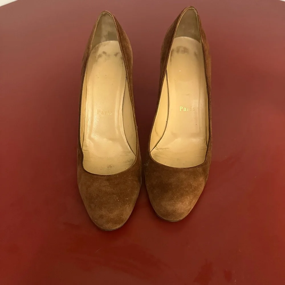 *** Size 38 1/2 Christian Louboutin Ron Ron Brown Suede Heels. - Picture 4 of 12